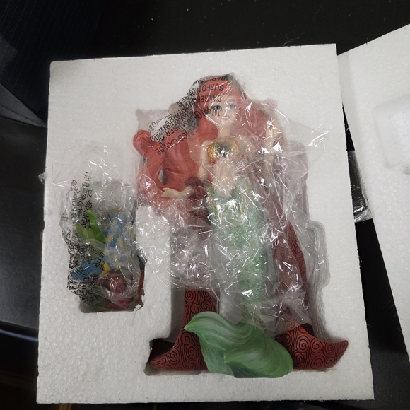 DISNEY SHOWCASE Couture de Force ARIEL Flounder Holiday Series Figurine 6000818 - Picture 6 of 8